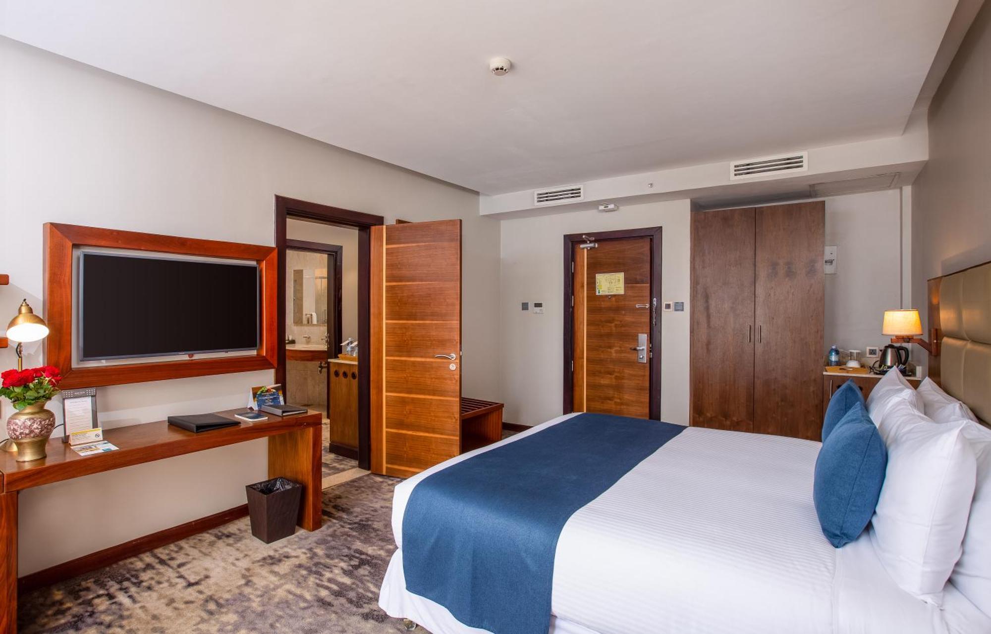 Hotel Golden Tulip Canaan