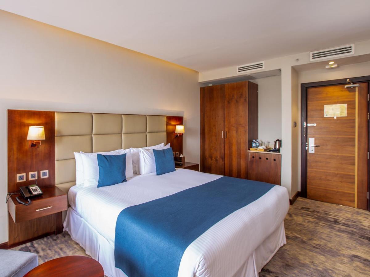 Golden Tulip Canaan