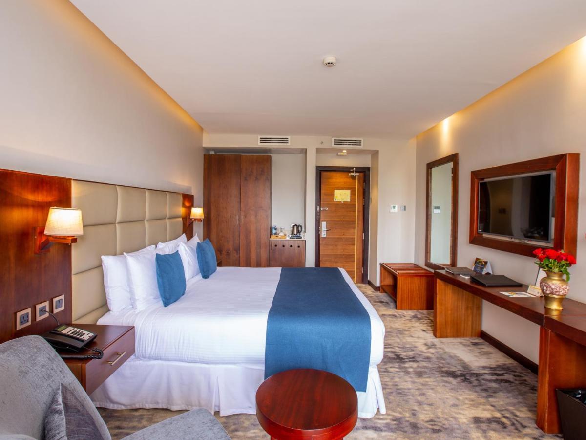 Hotel Golden Tulip Canaan 4*