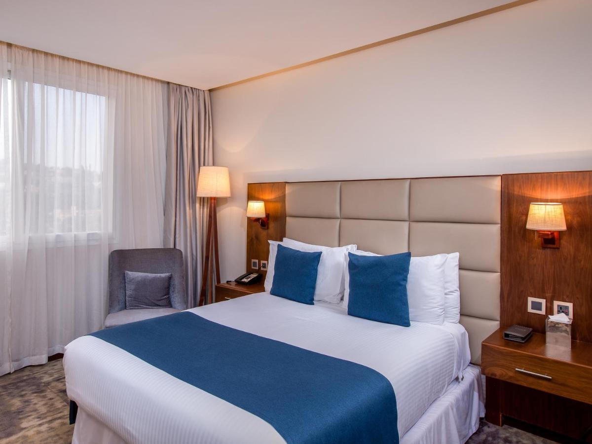 Hotel Golden Tulip Canaan 4*