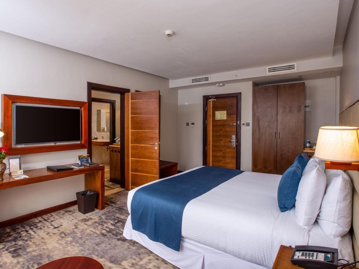 Golden Tulip Canaan